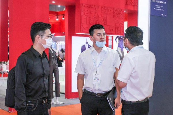 OUE职业装团服展 | 七月携海量商机奔赴成都!