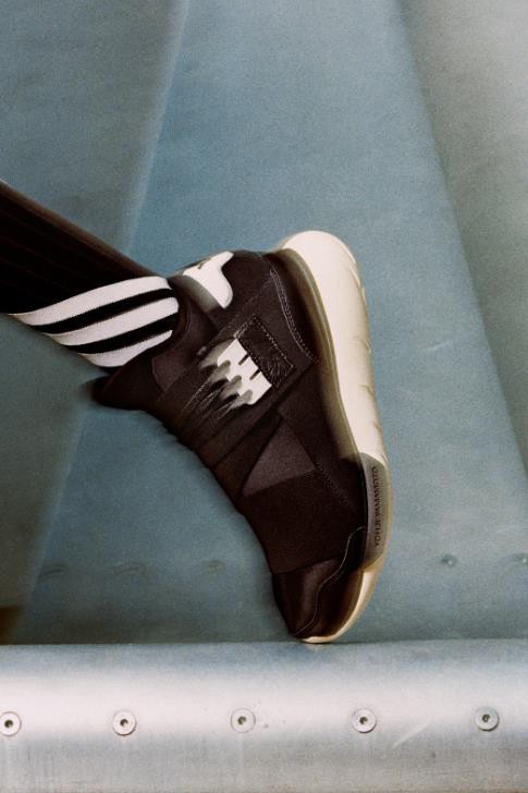 adidas 宣布 Y-3 QASA HIGH 鞋款正式回归