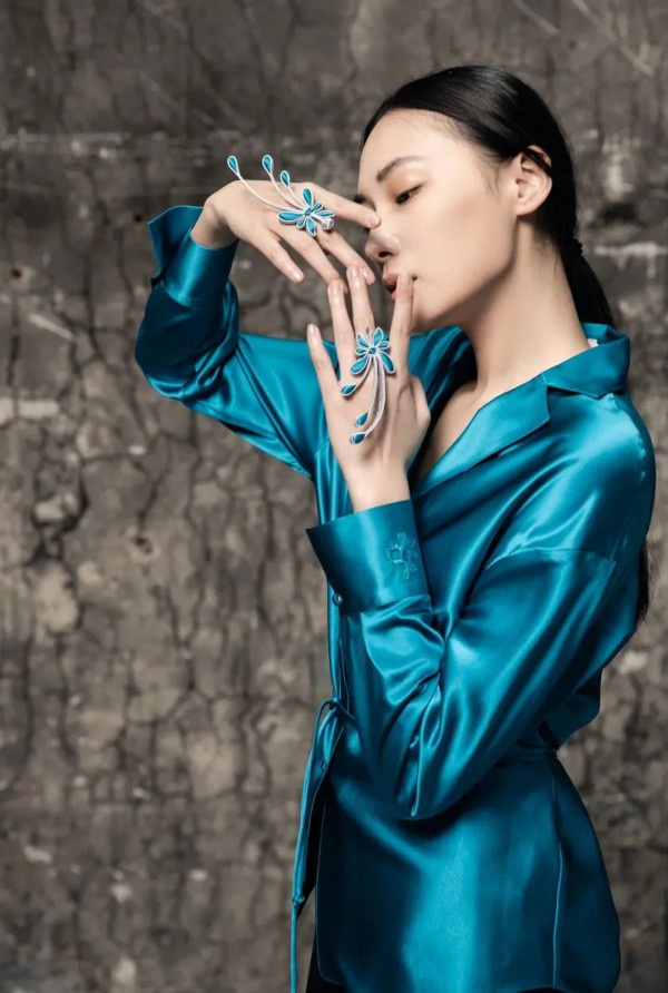 推动场景化成衣定制引领消费新时尚,红传2022A/W光影·芳华主题发布会精彩举行