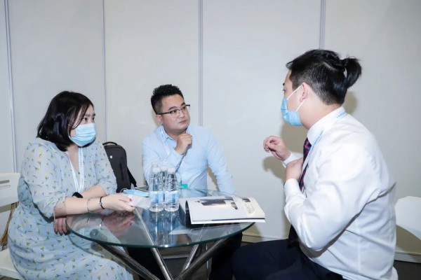 OUE职业装·团服展（成都） | VIP特邀买家采购对接会报名进行中