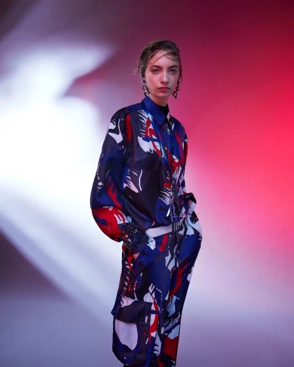 法拉利发布2022-23秋冬系列时装大片