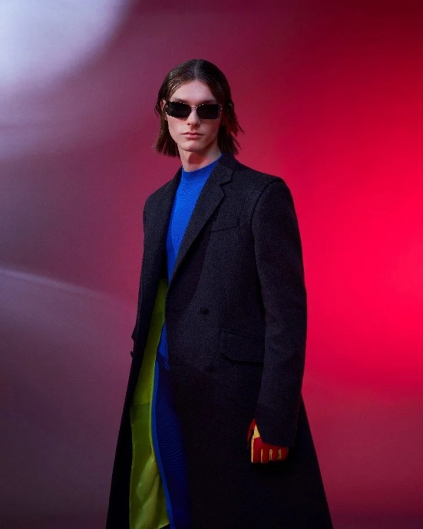 法拉利发布2022-23秋冬系列时装大片