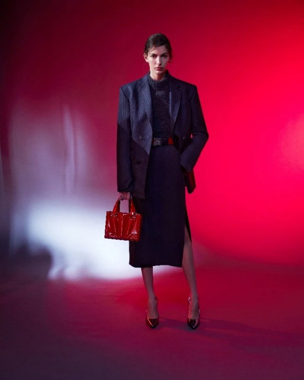 法拉利发布2022-23秋冬系列时装大片