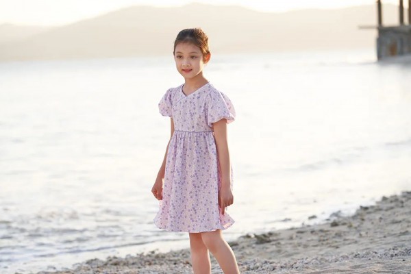 芭乐兔|为哄娃让四岁的孩子开车,家长的无底线带娃能有多可怕