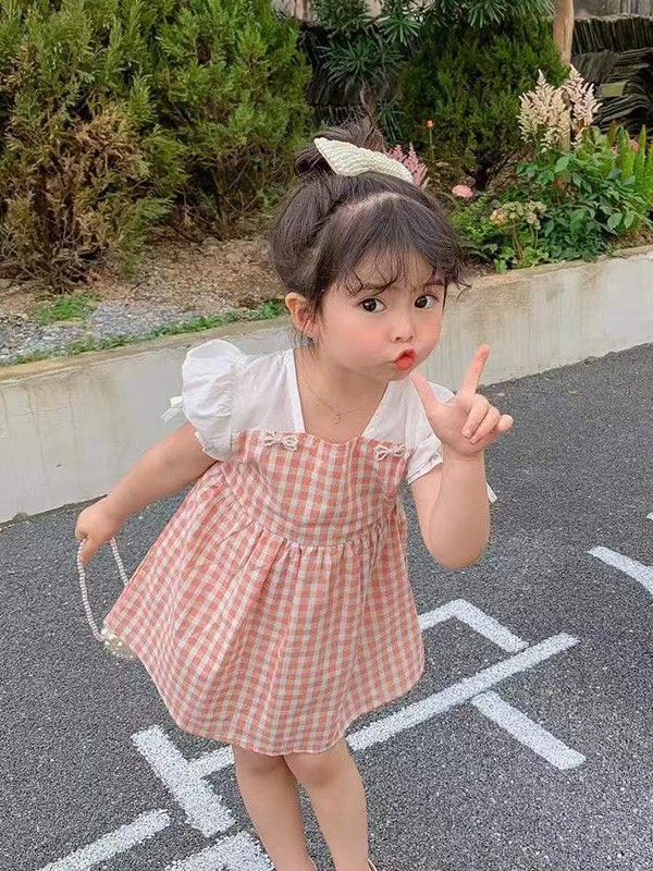 2-3岁的小女生适合什么样子的连衣裙 什么样的款式方便又舒适