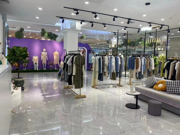 热烈祝贺内蒙古乌兰浩特欧亚商场简诣女装盛大开业