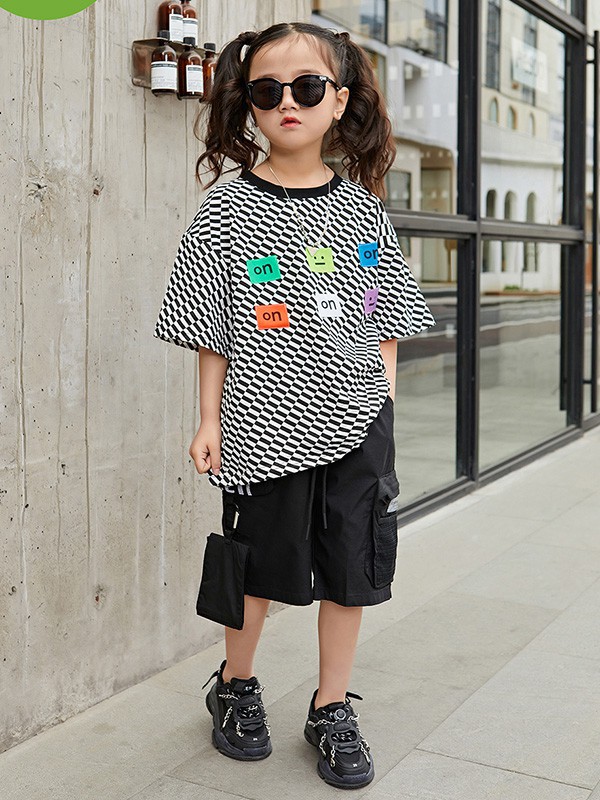 喜提夏日新装 七彩芽童装少不了 时尚有个性