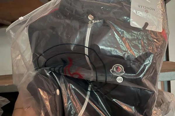 涉嫌侵权的儿童羽绒服 镇海查获一个制售假冒窝点