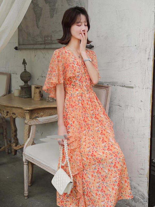 夏季出游的连衣裙如何挑选 暑假什么样的服装减龄又清爽