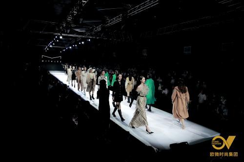欧微时尚集团携旗下三大品牌OO&VV,MITALEE,蜜蜂定制亮相十周年时尚大秀