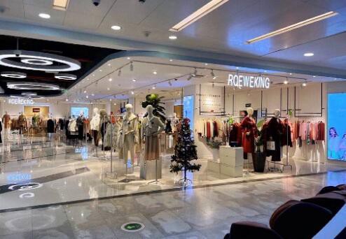 荣威王ROEWEKING获评斯贝瑞奖2022年度中国最具成长力服装品牌