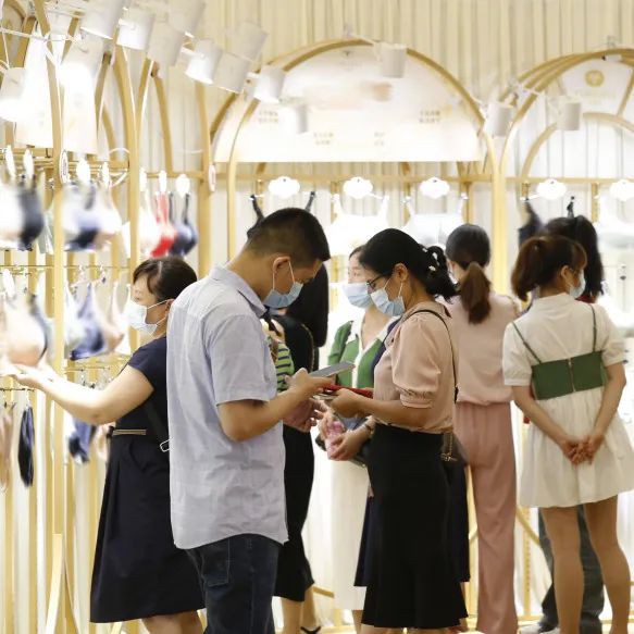 依曼丽,莎莲妮2023春夏季< 悦·时光 > 新品发布会圆满成功