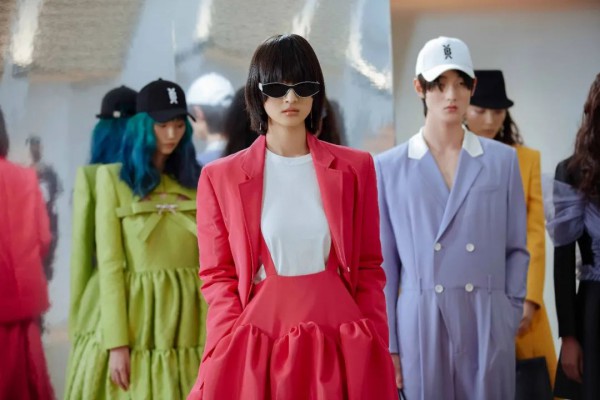 上海时装周回顾| YES BY YESIR—“theOFFice”时装系列