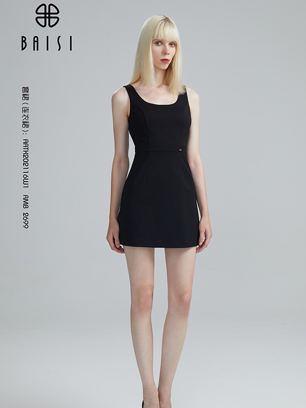 今年流行“辣妹风”,又甜又酷带点性感,时髦精都在穿