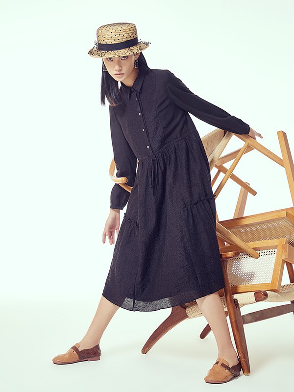 夏天的裙子种类太多怎么选?这3条是衣柜必备,简约时尚