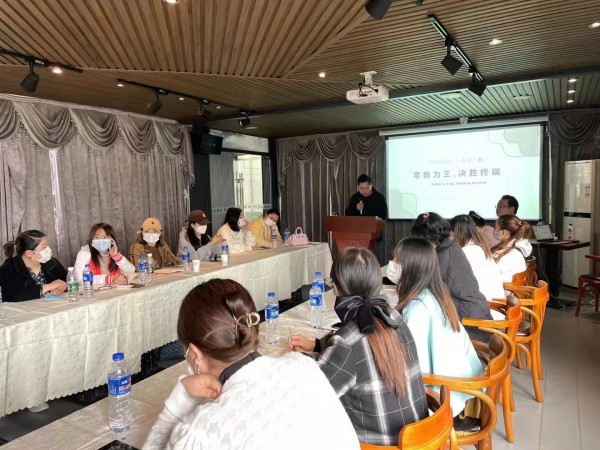 童装品牌加盟,杭州童装厂家古力家童装《零售商落地训练营》线下门店培训·重庆站圆满成功!