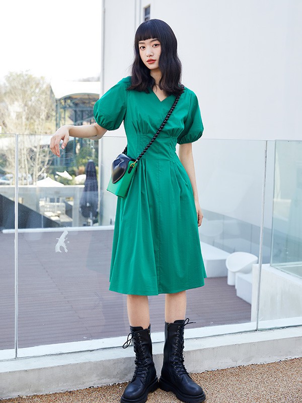 假日出游怎么穿 迪笛欧连衣裙安排起来 时髦的毫不费力