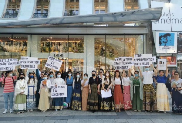 尽管迪奥丑闻不断,但销量仍在持续上涨,一年涨价两次日赚1.2亿