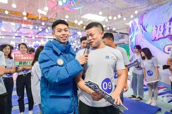 “凉资源”变“热经济” “反季滑雪”预订量增长迅猛