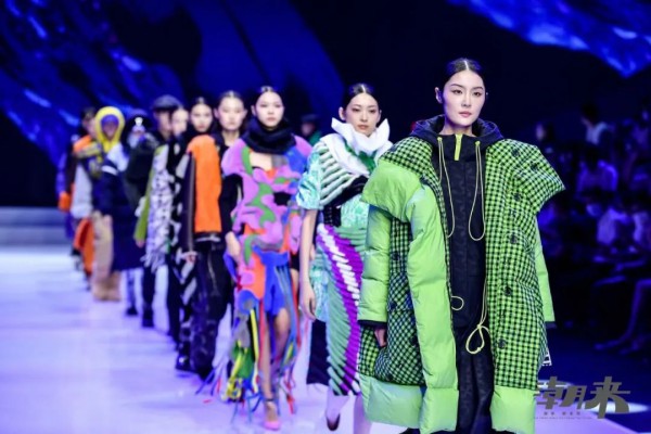 潮来动八方 携手朝未来第二十九届海宁中国皮革博览会开幕