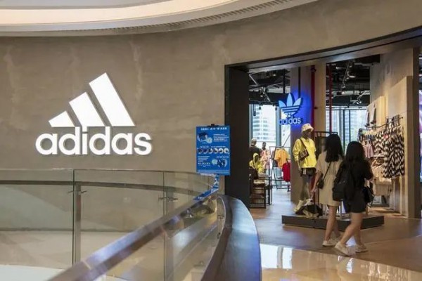 阿迪达斯表示:必须在年底钱清理库存,预计消费者支出可能放缓