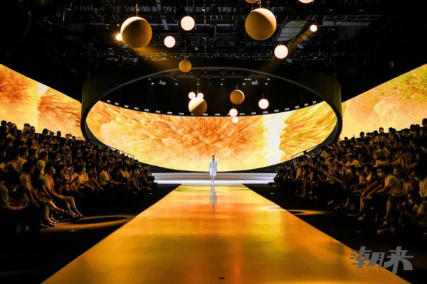 潮城有梦,时尚无界 2022海宁中国国际时装周盛装启幕