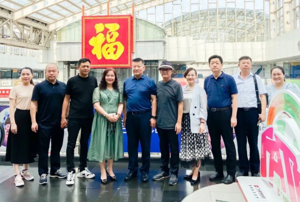 乌鲁木齐国际纺织品服装商贸中心与广东省服装服饰协会签订战略合作协议