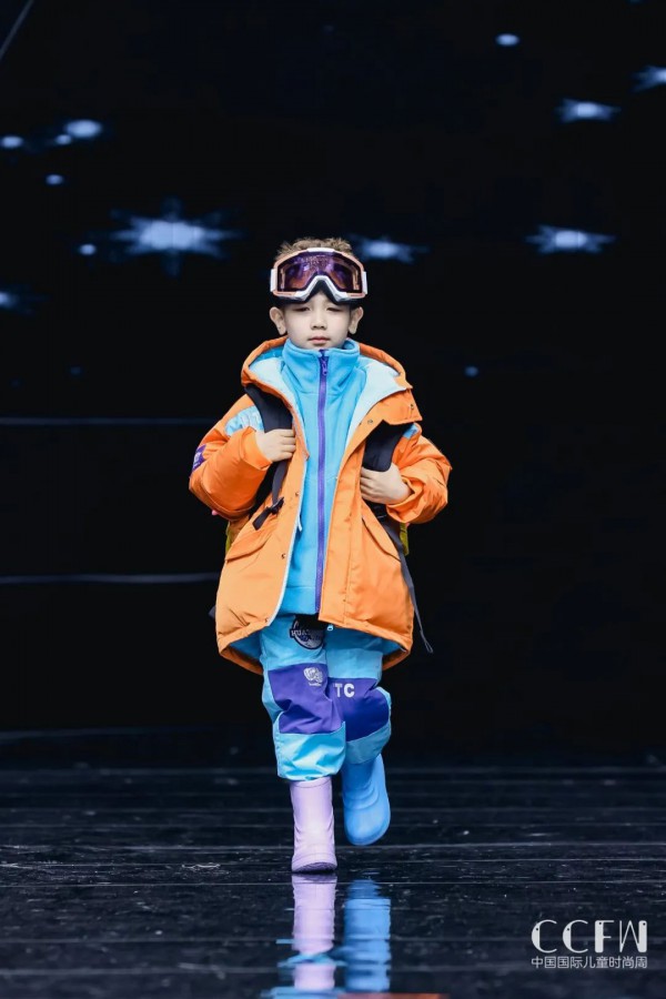 花田彩以“飞驰吧,少年”为主题亮相中国国际儿童时尚周