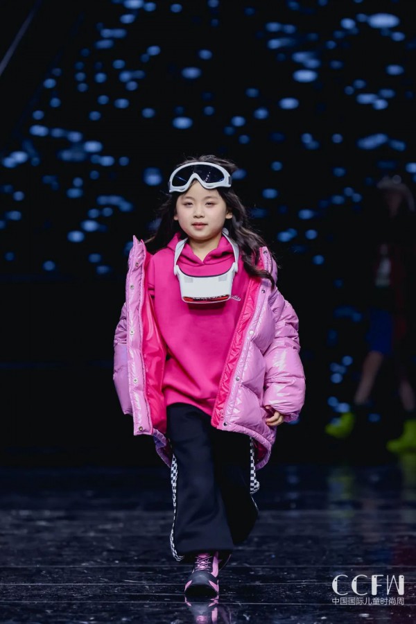 花田彩以“飞驰吧,少年”为主题亮相中国国际儿童时尚周