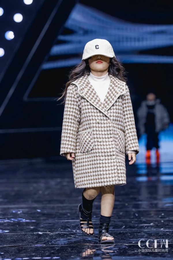 花田彩以“飞驰吧,少年”为主题亮相中国国际儿童时尚周