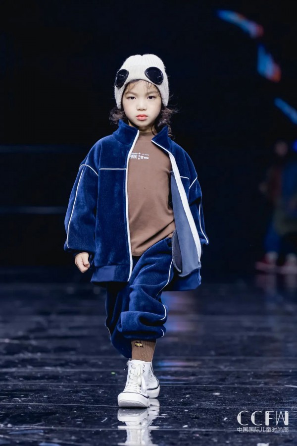 花田彩以“飞驰吧,少年”为主题亮相中国国际儿童时尚周