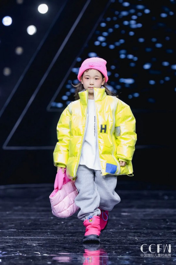 花田彩以“飞驰吧,少年”为主题亮相中国国际儿童时尚周