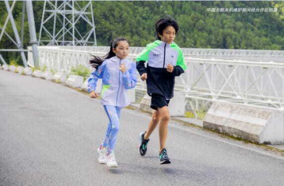 深度绑定天文元素,安踏儿童牵手“中国天眼”