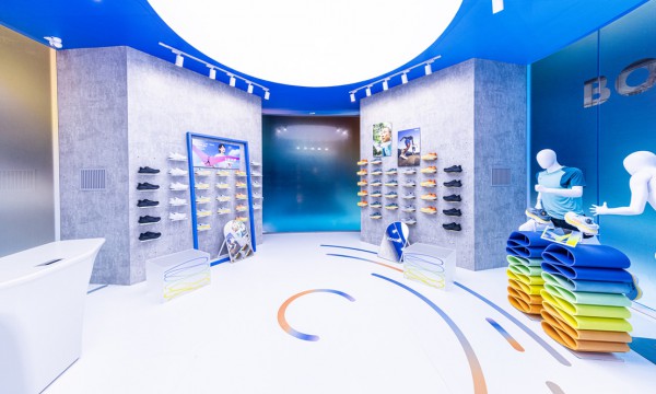 HOKA ONE ONE®深圳万象天地「飞常跑量」能量站限时开启