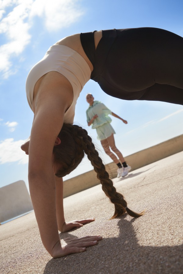 H&M推出休闲运动品牌H&M Move时尚轻运动系列