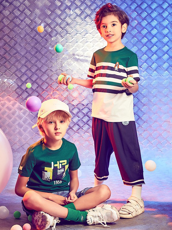 高温横行,就让暇步士童装带领孩子们解锁夏日风尚吧!