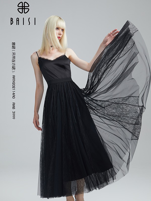 2022年流行的黑色连衣裙,不知道怎么选,百丝女装怎么样?
