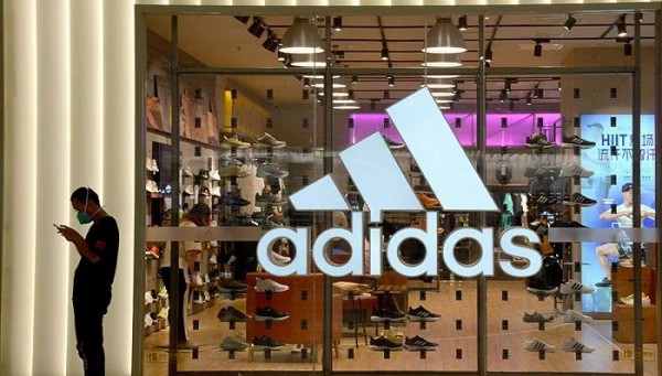 半年营收下滑35%,股价下跌近半,阿迪达斯承认中国市场犯错