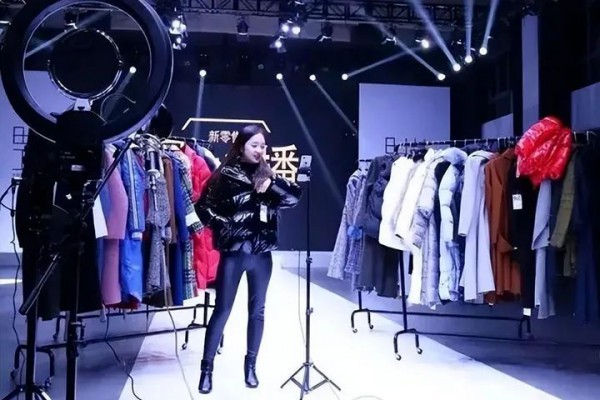 7月成为羽绒服反季营销超级月,但消费者,品牌方真能为此共赢吗?