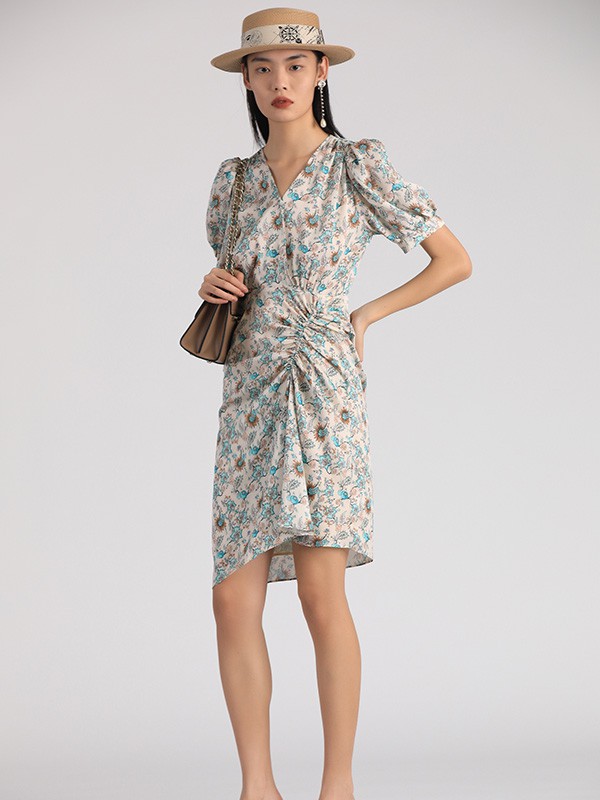 小个子连衣裙这样穿,显高显瘦又有气质!