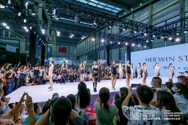 维珍妮-合盈原创设计秀,诠释女性多元化之美!