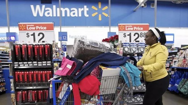 沃尔玛CEO称,美国富人也正减少购买服装