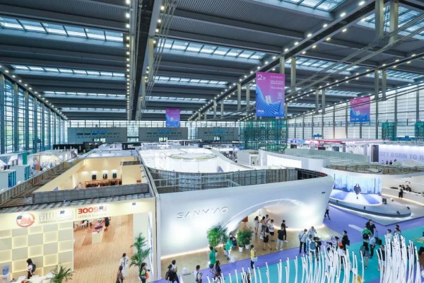 登机通知!您乘坐的时尚深圳航空时尚之旅航班即将起飞!