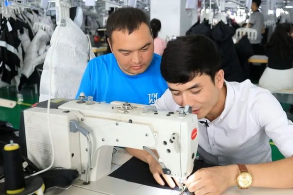 产业园在戈壁滩拔地而起,羽绒服从这里走向全国