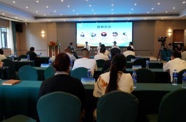 浙江省服装行业协会与四川马尔康市人民政府开展结对帮扶合作