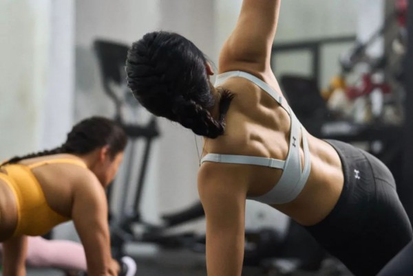 安德玛推出女性运动内衣系列!