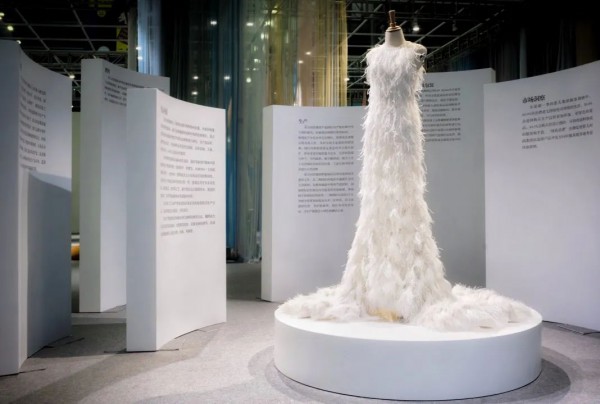 影儿时尚以跨界艺术探索可持续发展的边界