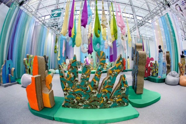 影儿时尚以跨界艺术探索可持续发展的边界