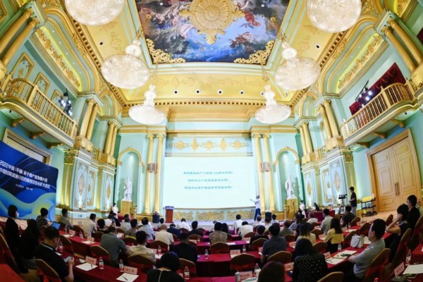 建设优质亲子装产业流通平台,全国首家亲子装基地落户浙江平湖