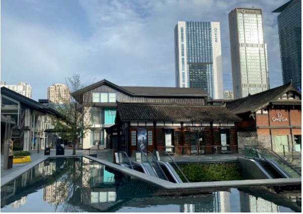 成都突然按下暂停键,四大奢侈品巨头股价应声下挫,LVMH市值蒸发逾300亿